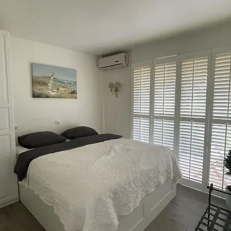 Inviting In South Of France Near The Sea Апартаменты *