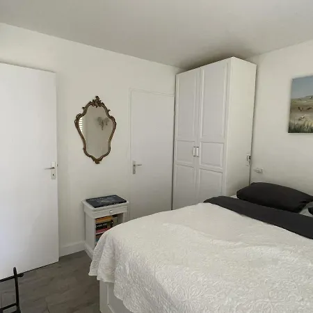 Inviting In South Of France Near The Sea Juan-les-Pins