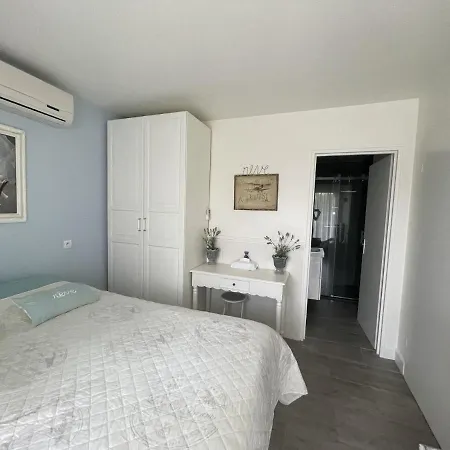 Апартаменты Inviting In South Of France Near The Sea *