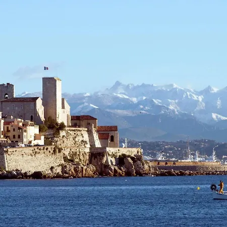 Inviting In South Of France Near The Sea Appartement
